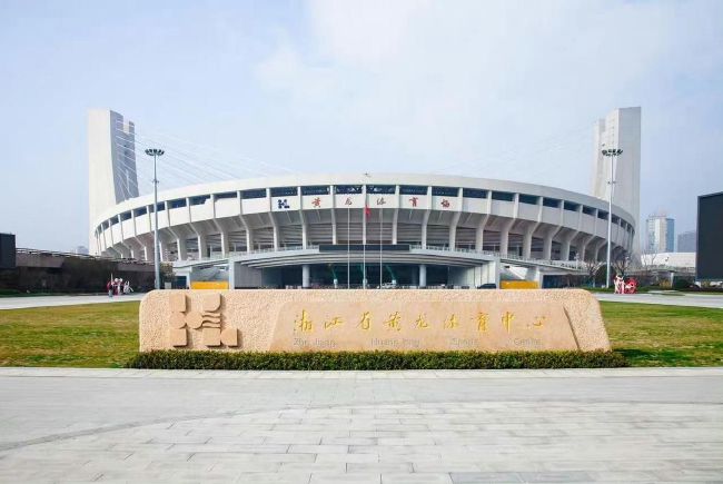 德劳伦蒂斯与那不勒斯教练组在试图全力说服泽林斯基留队，但显然尤文和国米的追求对他的续约起到了一定的影响。